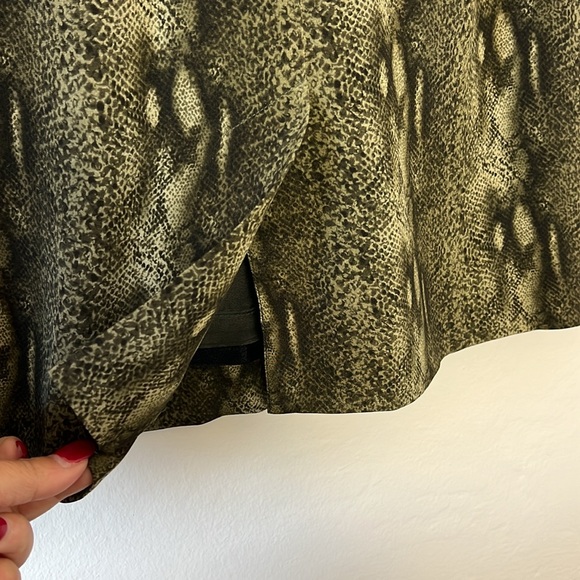 Dana Buchman Zip Jacket / Skirt Suit 100% silk green animal print - Picture 10 of 12